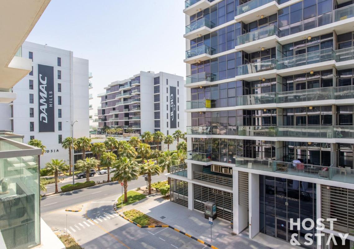 Apartment In Golf Vista, Damac Hills - Host & Dubai