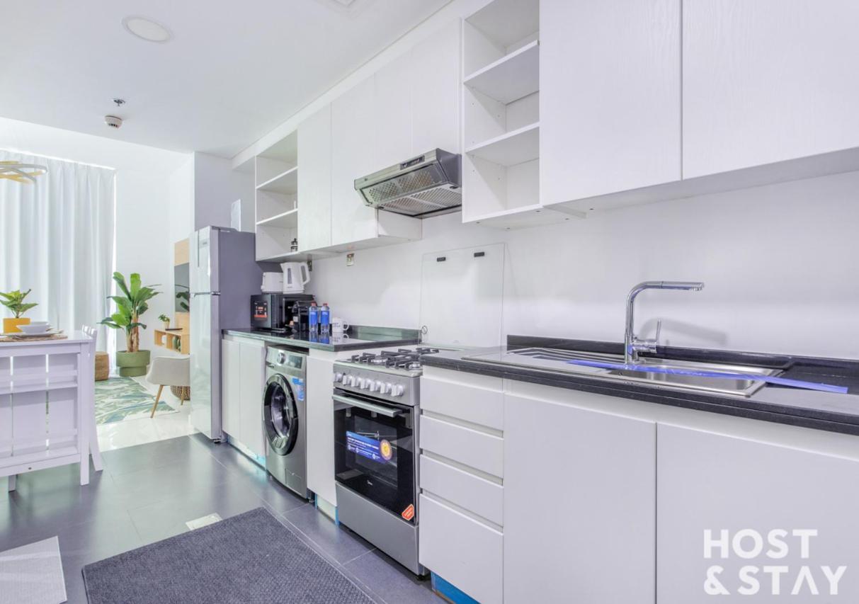 Apartment In Loreto 1a, Damac Hills - Host & *
