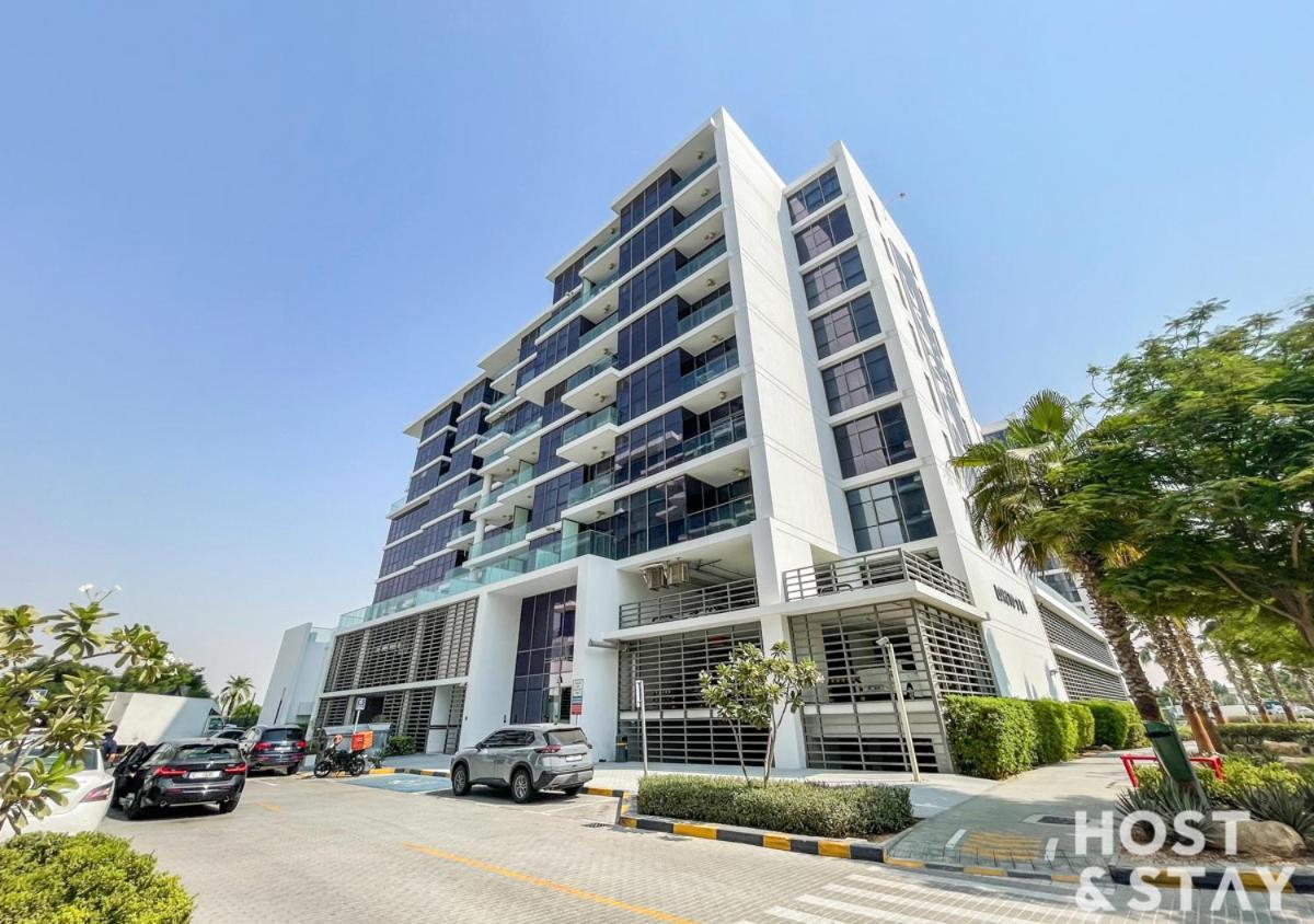In Loreto 1a, Damac Hills - Host & Apartment Dubai