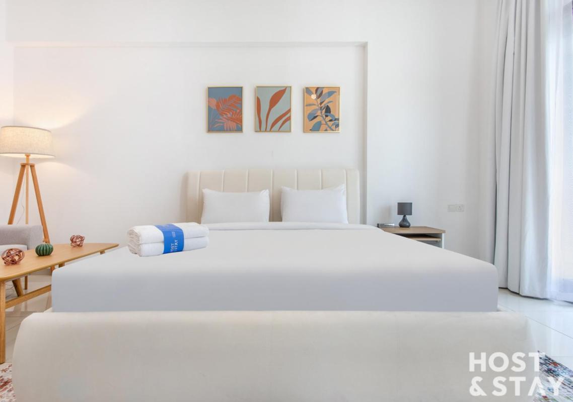 Apartment In Golf Vista, Damac Hills - Host & *