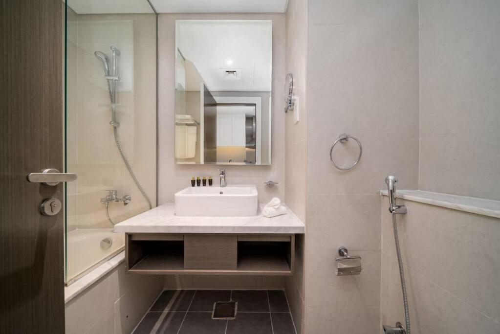 Charming At Damac Prive With Canal View - Ahlan Hh * Dubai
