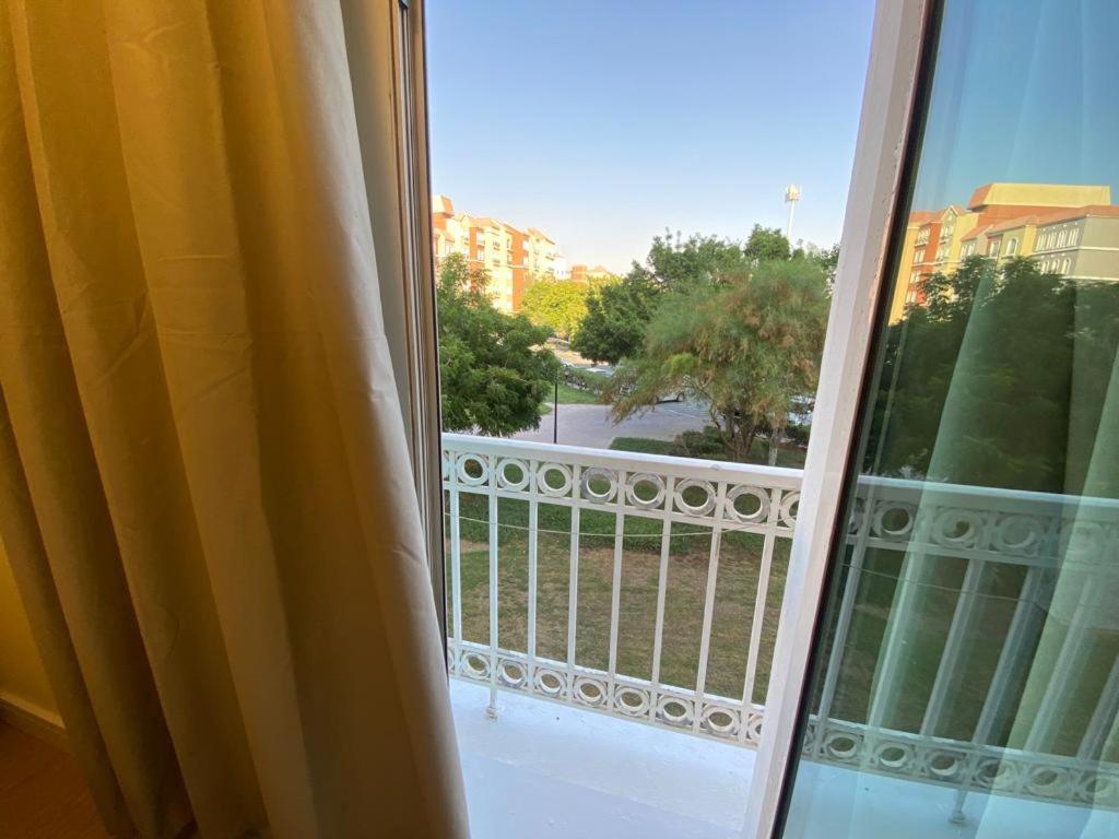 Apartment In Discovery Gardens