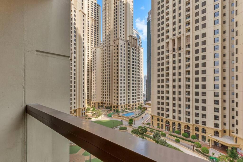 Modern 3br Flat In The Heart Of Jbr * Dubai