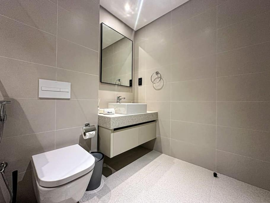 Higuests - Emaar Beachfront Haven With Majestic Marina Views Apartment Dubai