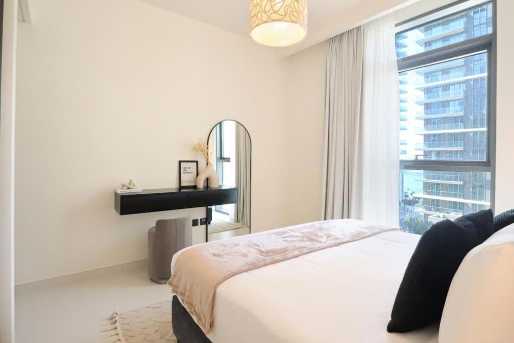 Higuests - Emaar Beachfront Haven With Majestic Marina Views Apartment Dubai