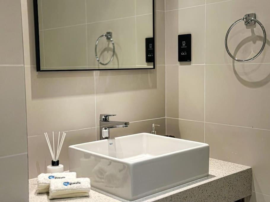Higuests - Emaar Beachfront Haven With Majestic Marina Views Apartment Dubai