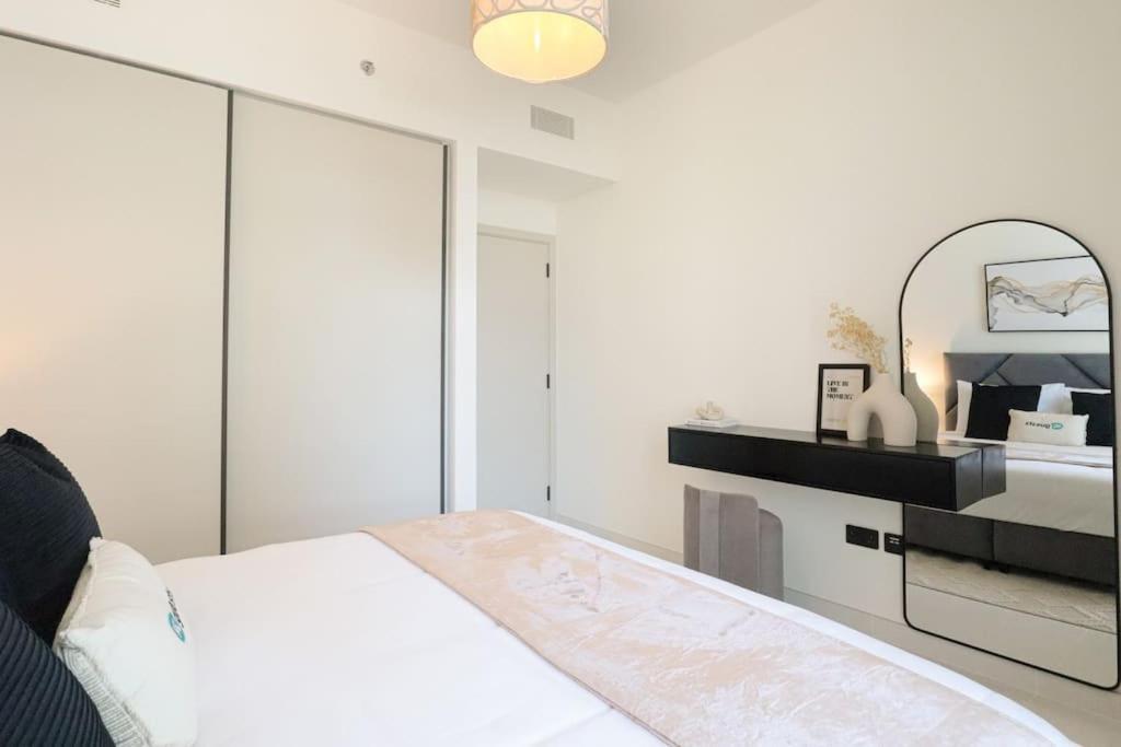 Higuests - Emaar Beachfront Haven With Majestic Marina Views Apartment