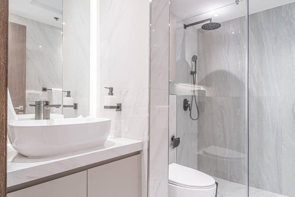 First Class 2br With Full Boulevard View *