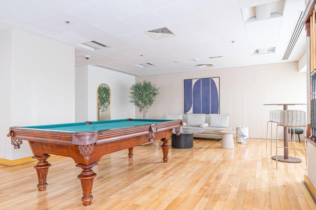 First Class 2br With Full Boulevard View * Dubai