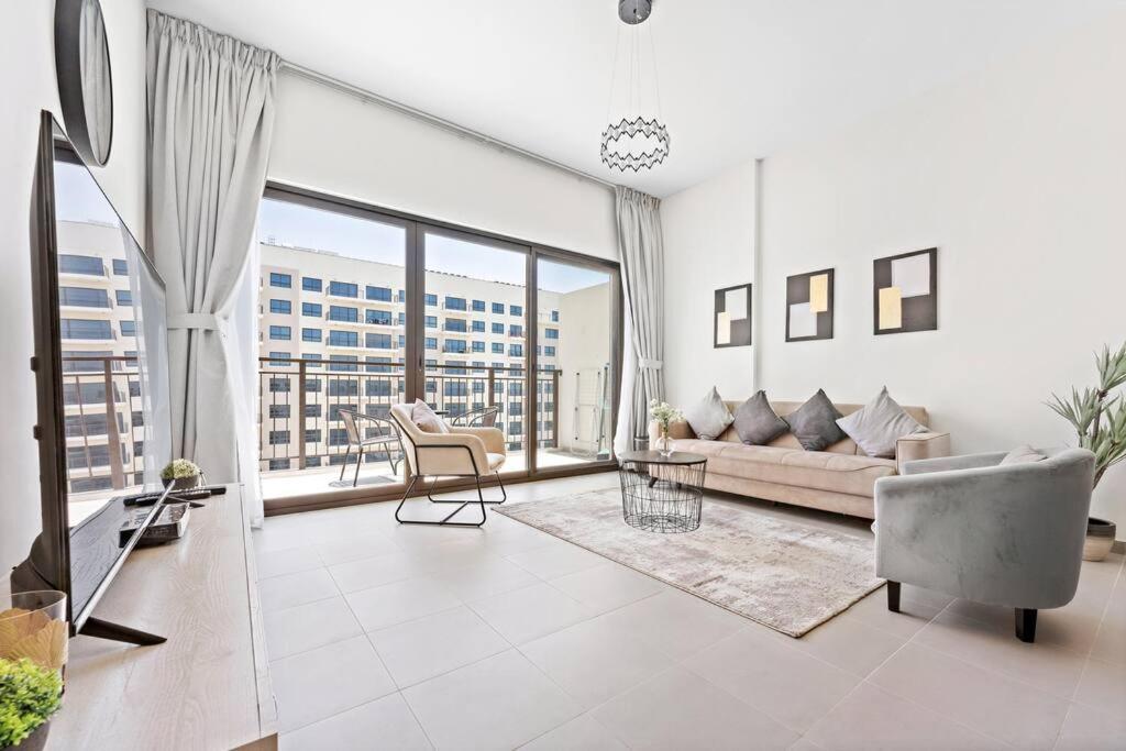 Stonetree - Spacious 2br In Golf Views Block A Dubai
