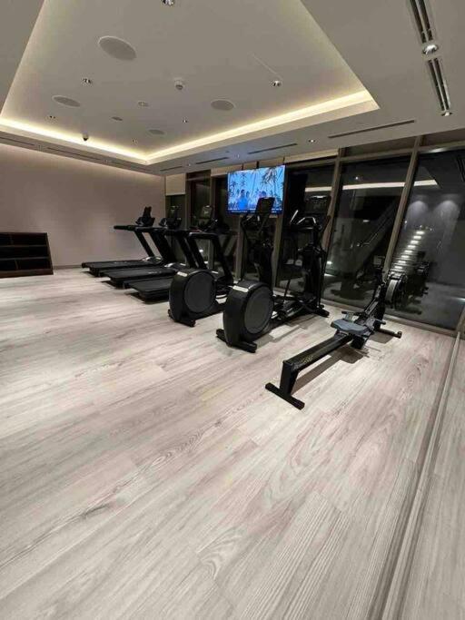 Stylish 1 Bedroom Downtown View Apartment Dubai
