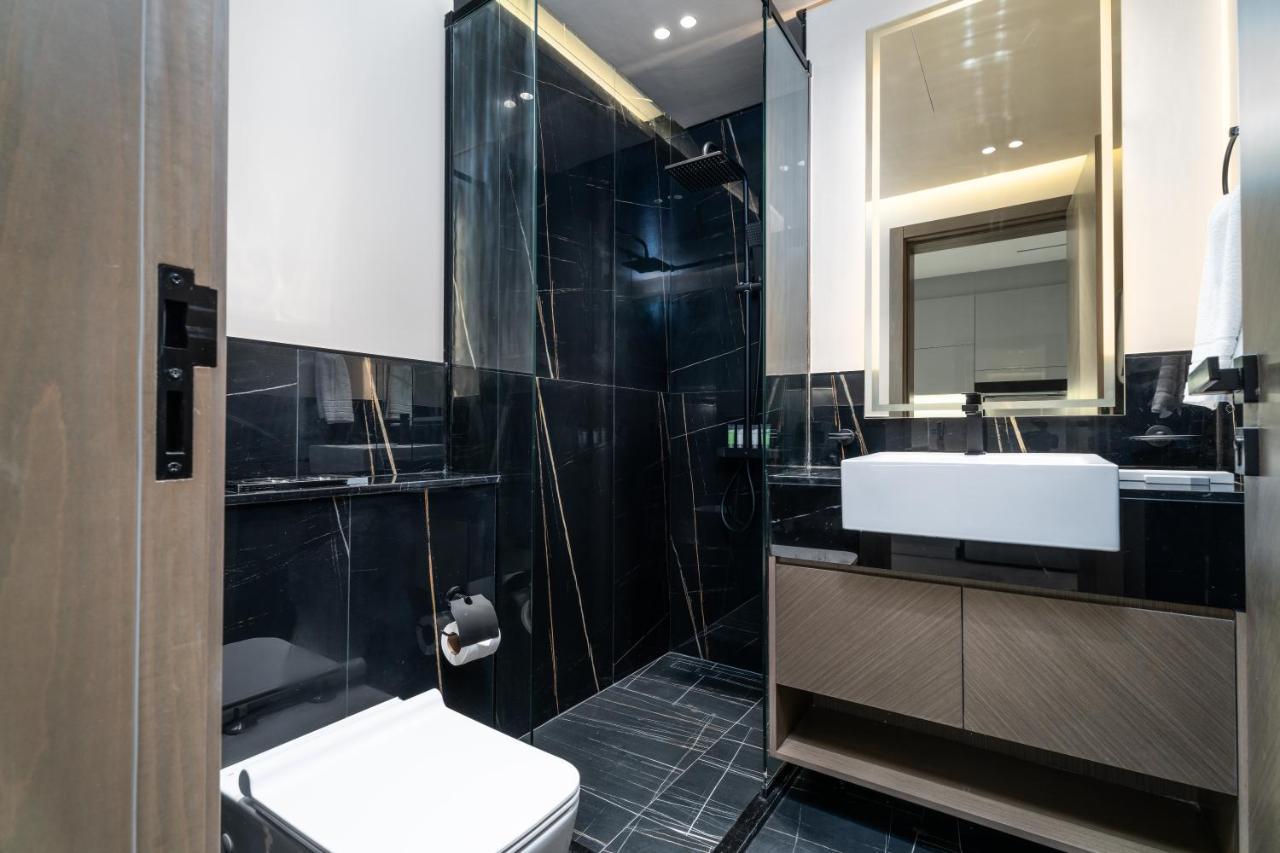 Aliving Stylish Binghatti Canal View & Burj Khalifa Apartment