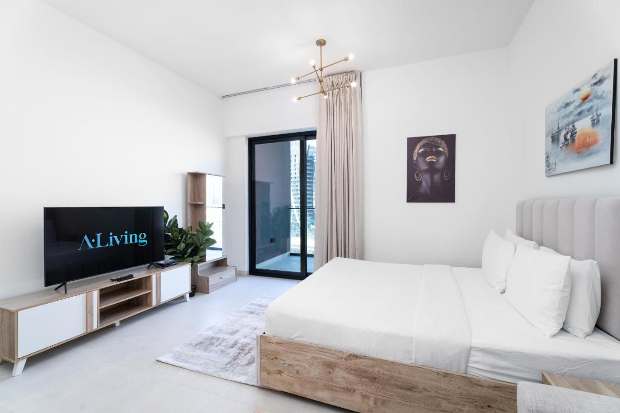 Aliving Stylish Binghatti Canal View & Burj Khalifa Apartment Dubai
