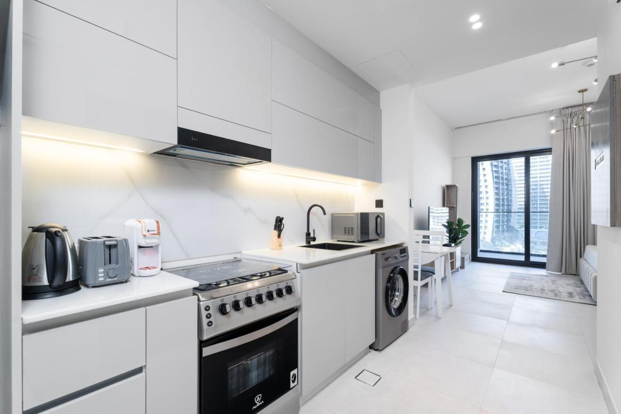 Aliving Stylish Binghatti Canal View & Burj Khalifa Apartment