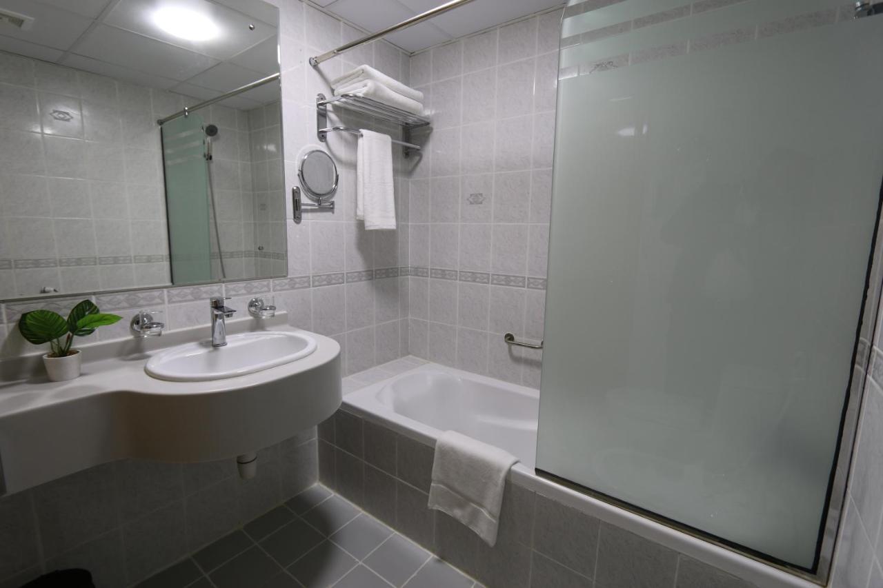 Hotel New California 3*