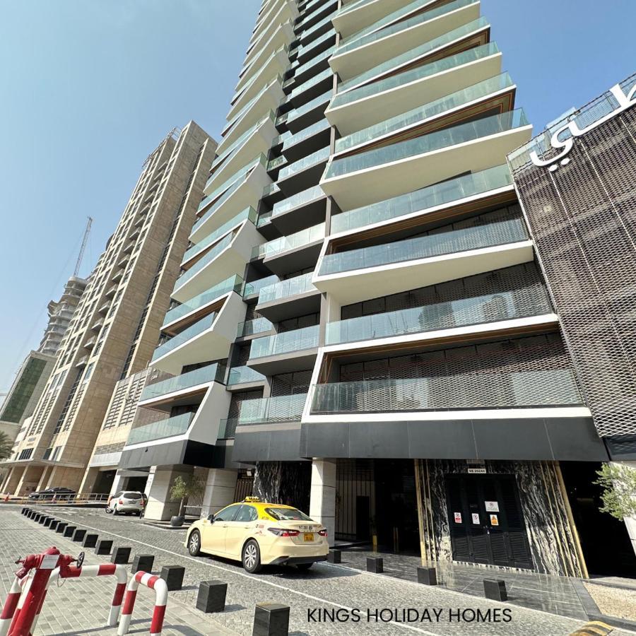 Binghatti Canal , Burj Khalifa View With Private Jacuzzi And Cinema Screen ,kings Apartment