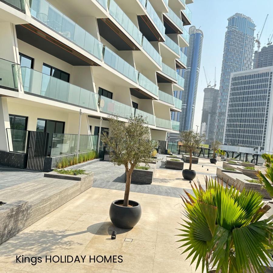 Binghatti Canal , Burj Khalifa View With Private Jacuzzi And Cinema Screen ,kings *