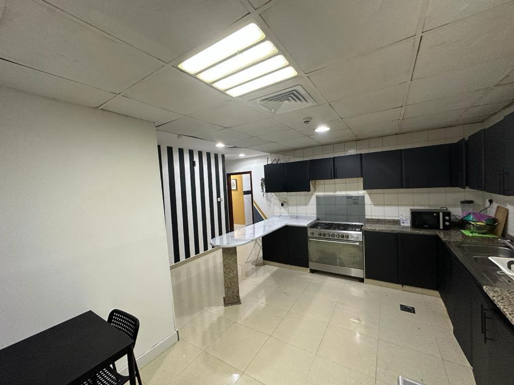 Lovely Partition In Barsha 1 Near Metro Homestay *