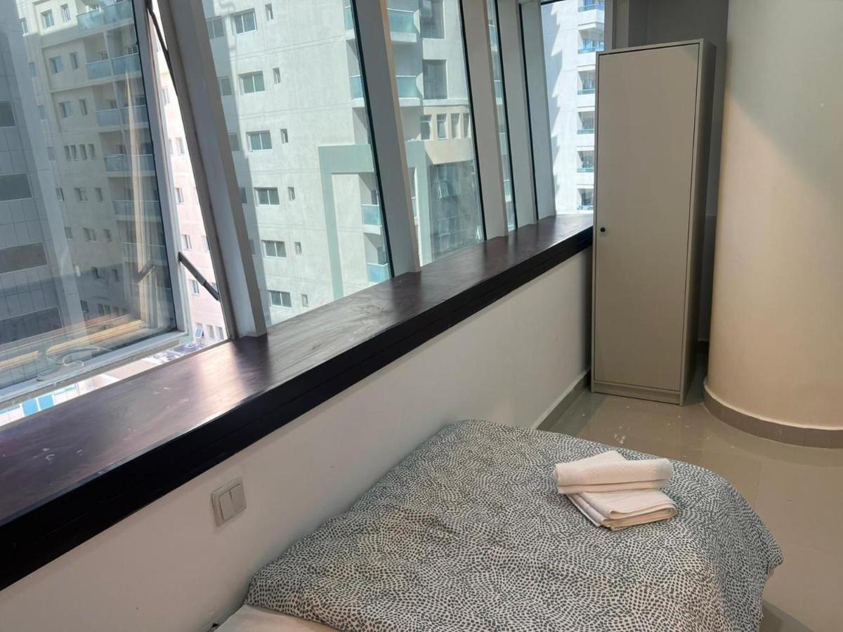 Partition With Window Near Moe Metro Dubai