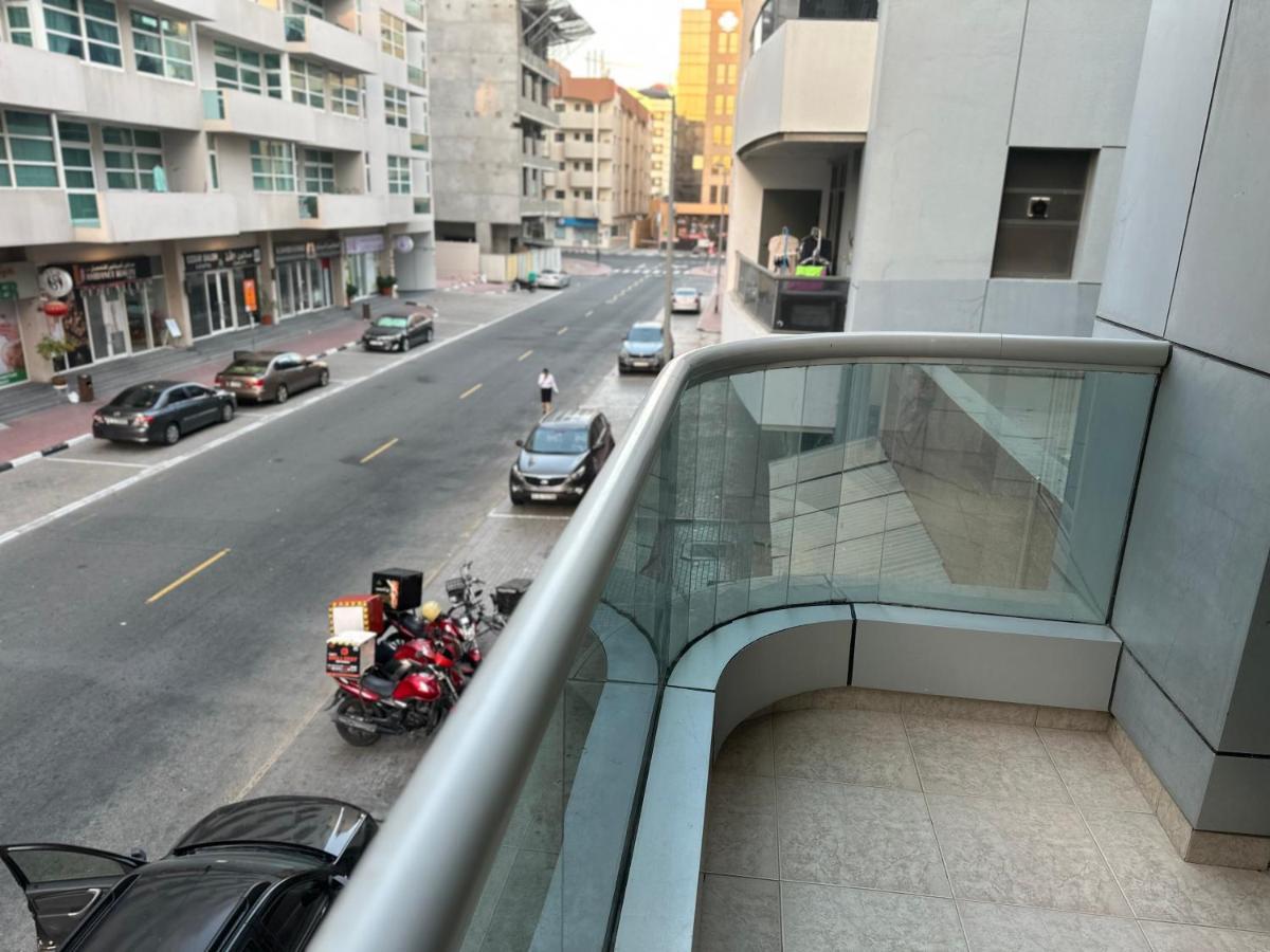 Lovely Partition In Barsha 1 Near Metro *