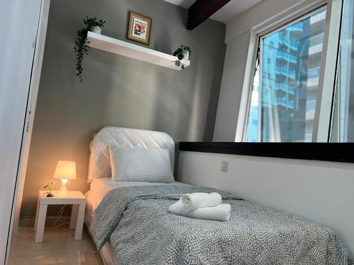 Homestay Partition With Window Near Moe Metro Dubai