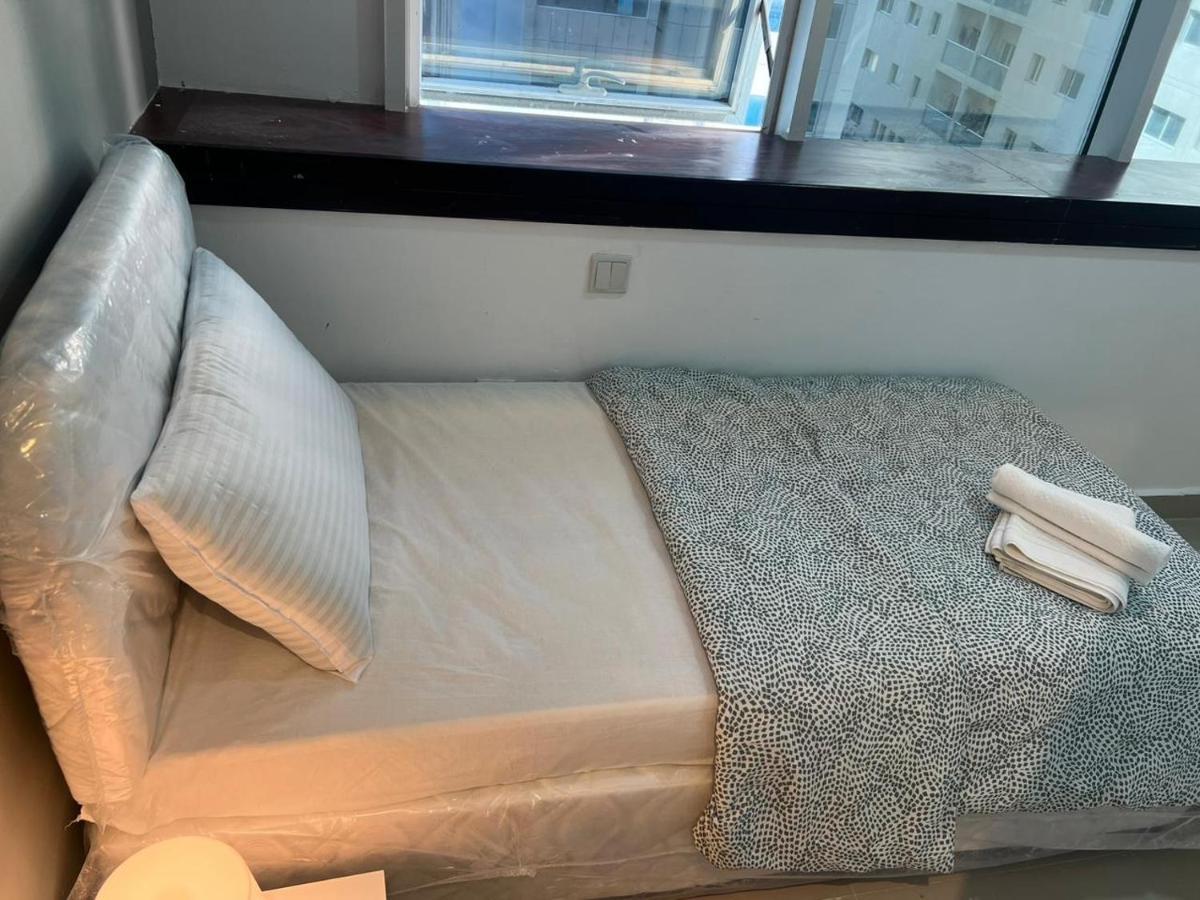 Partition With Window Near Moe Metro Homestay *