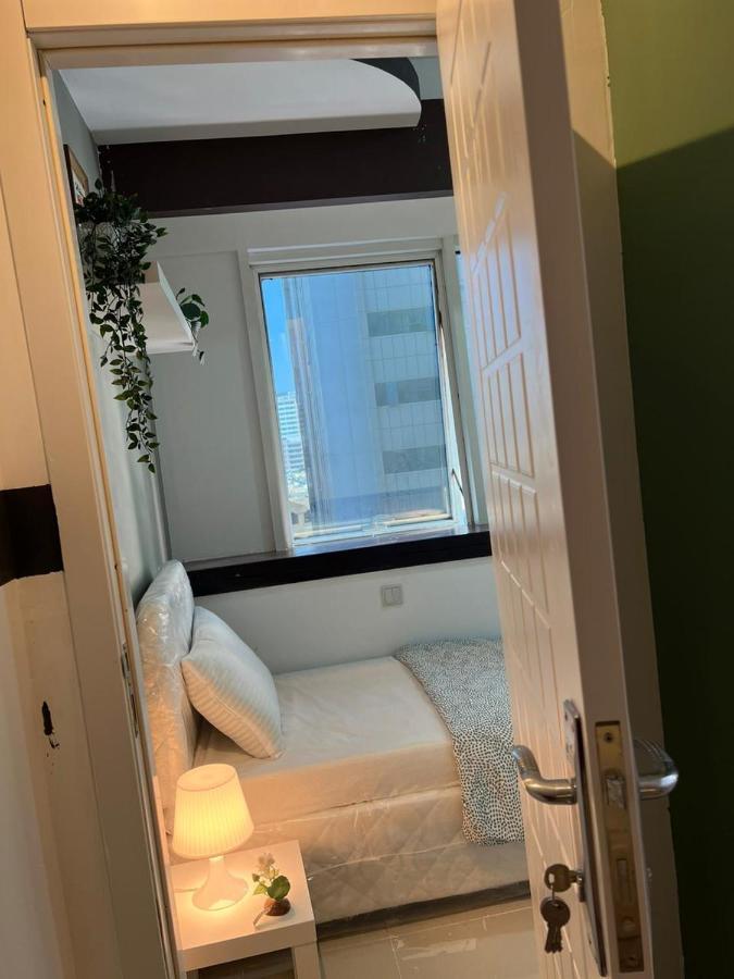 Homestay Partition With Window Near Moe Metro *