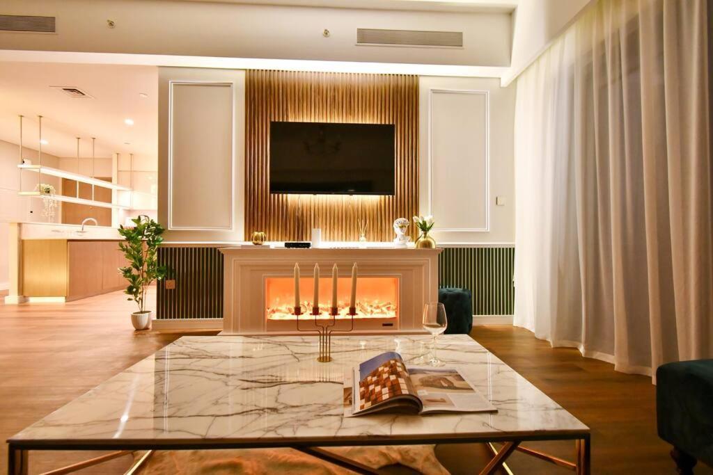 Apartment Burj Roayle-magical Burj & Fountain Sky Views 3+ 1 Bedroom