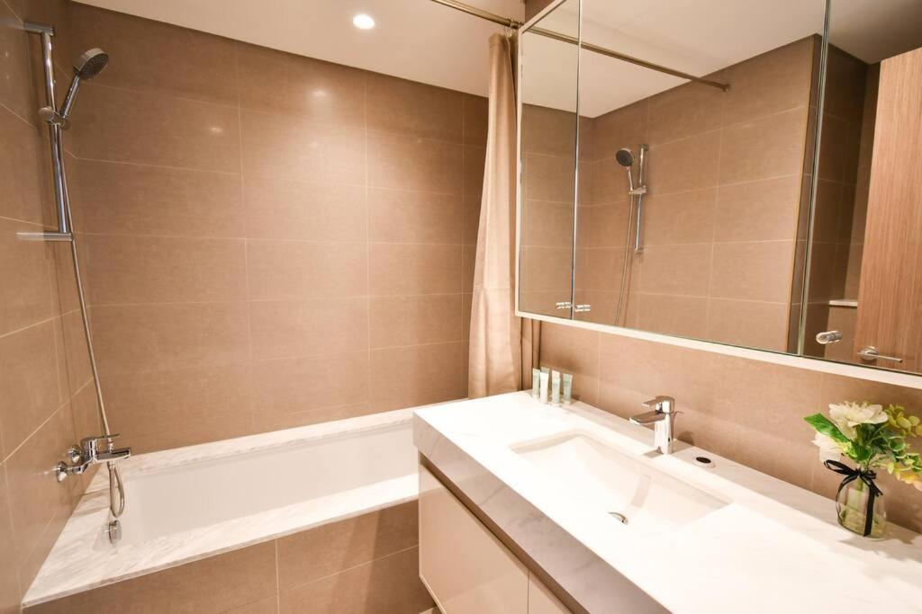 Apartment Burj Roayle-magical Burj & Fountain Sky Views 3+ 1 Bedroom Dubai