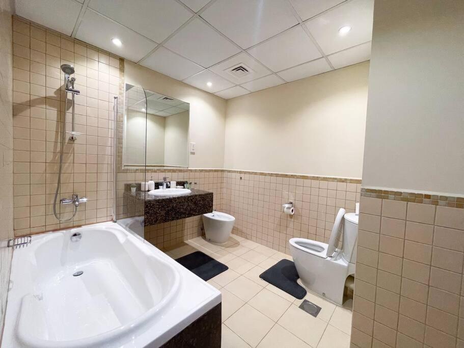 Spacious 4br In Jbr Next To The Apartment Dubai