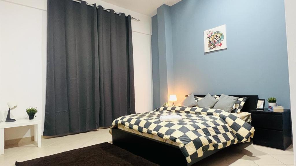 Beautiful Bedroom In Marina Near Blue Water *