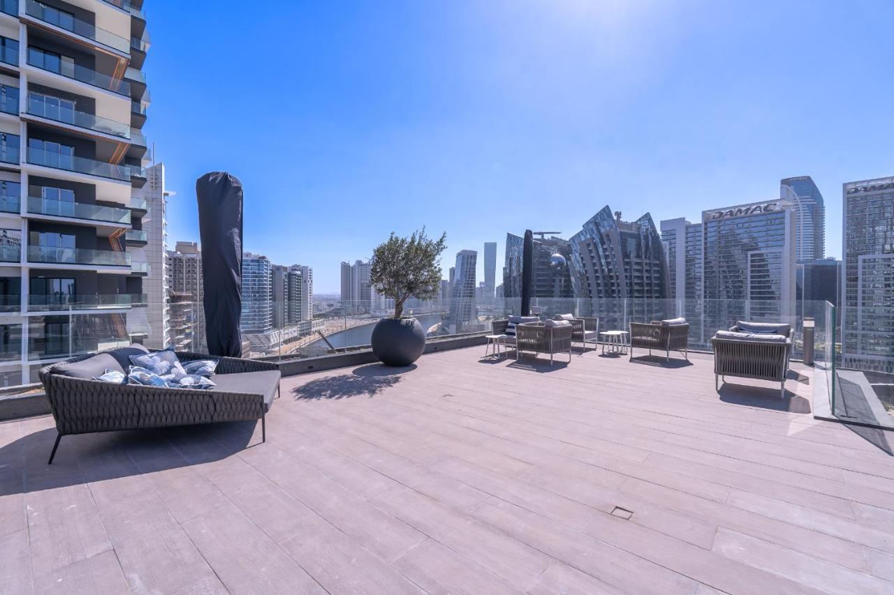 Azure Accents With Burj Khalifa View Apartment *