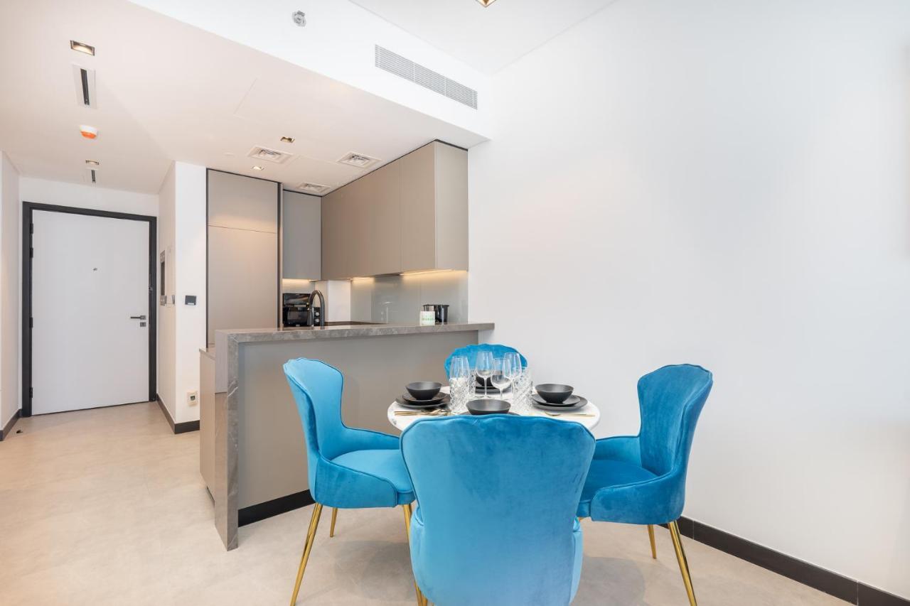 Azure Accents With Burj Khalifa View Apartment *
