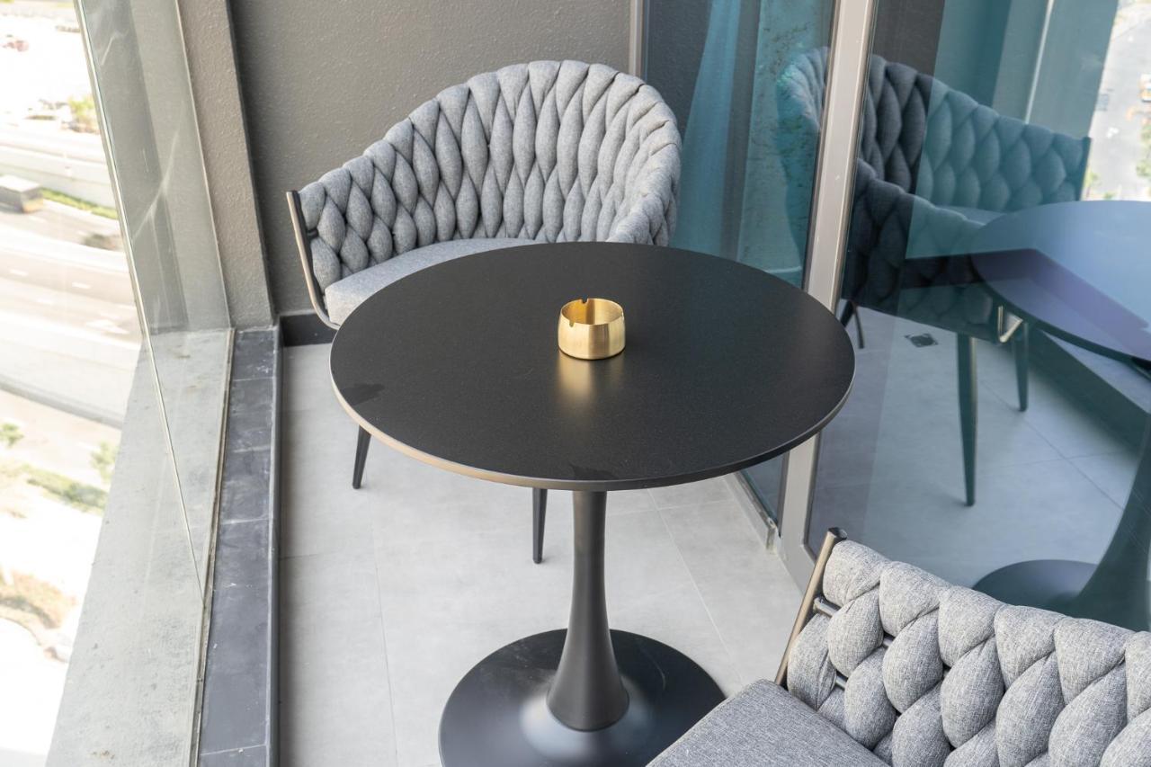 Apartment Azure Accents With Burj Khalifa View Dubai