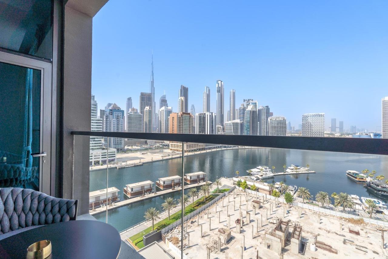 Apartment Azure Accents With Burj Khalifa View