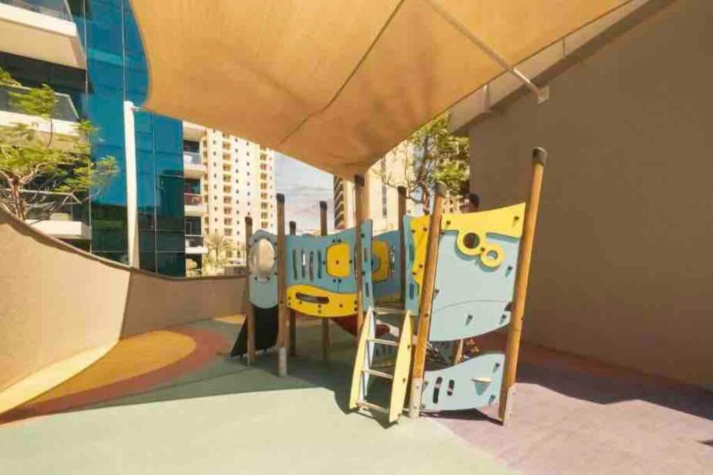 Apartment Marina With Sea View, Pool And Gym