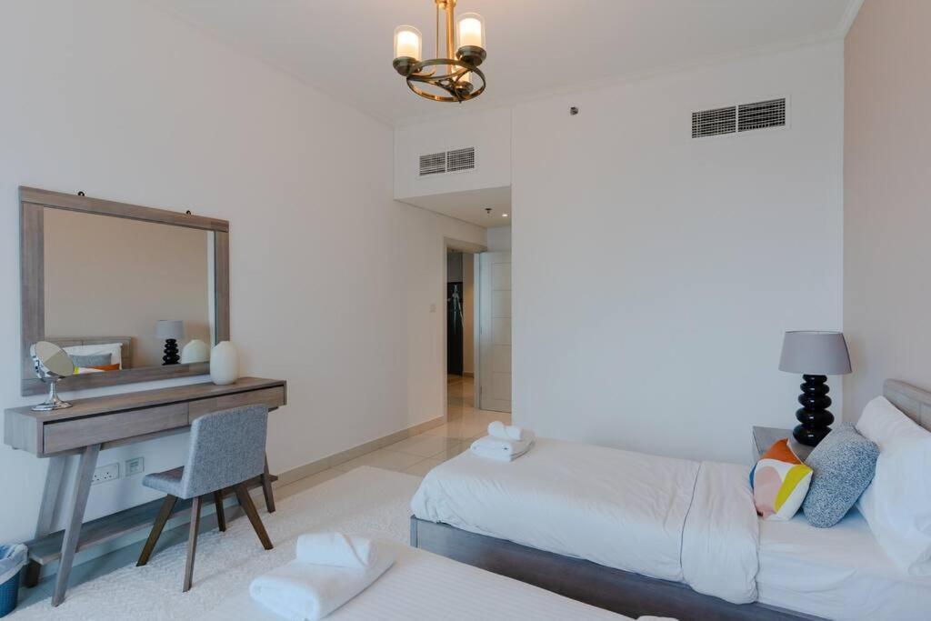 Fantastic View L Great Amenities L Superb Location Dubai