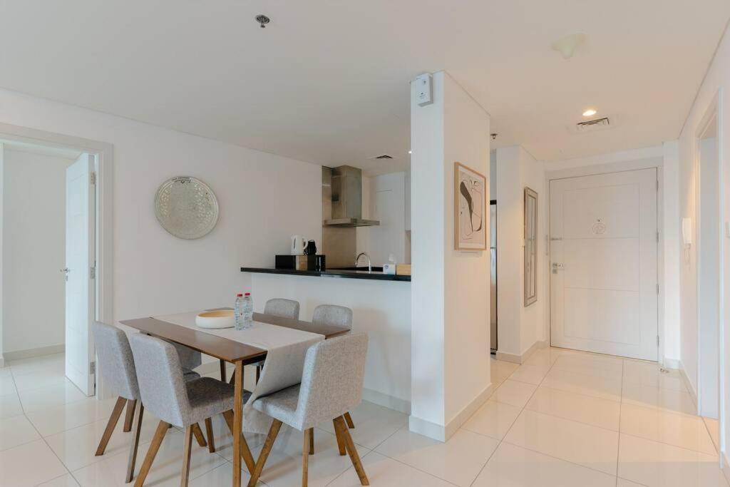 Fantastic View L Great Amenities L Superb Location * Dubai