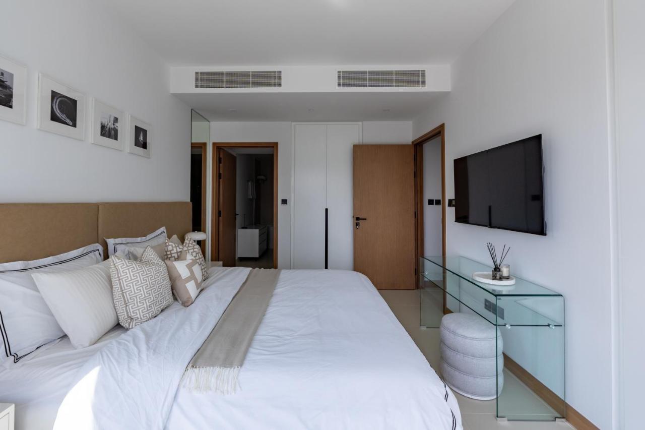 Luxe Nautical Style 2 Bd In Vida Yacht Club Apartment