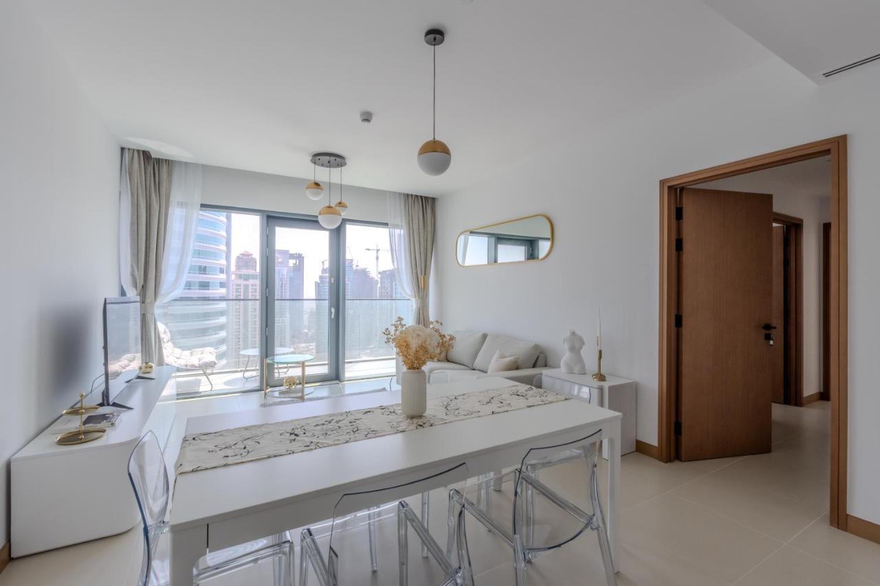 Apartment Luxe Nautical Style 2 Bd In Vida Yacht Club