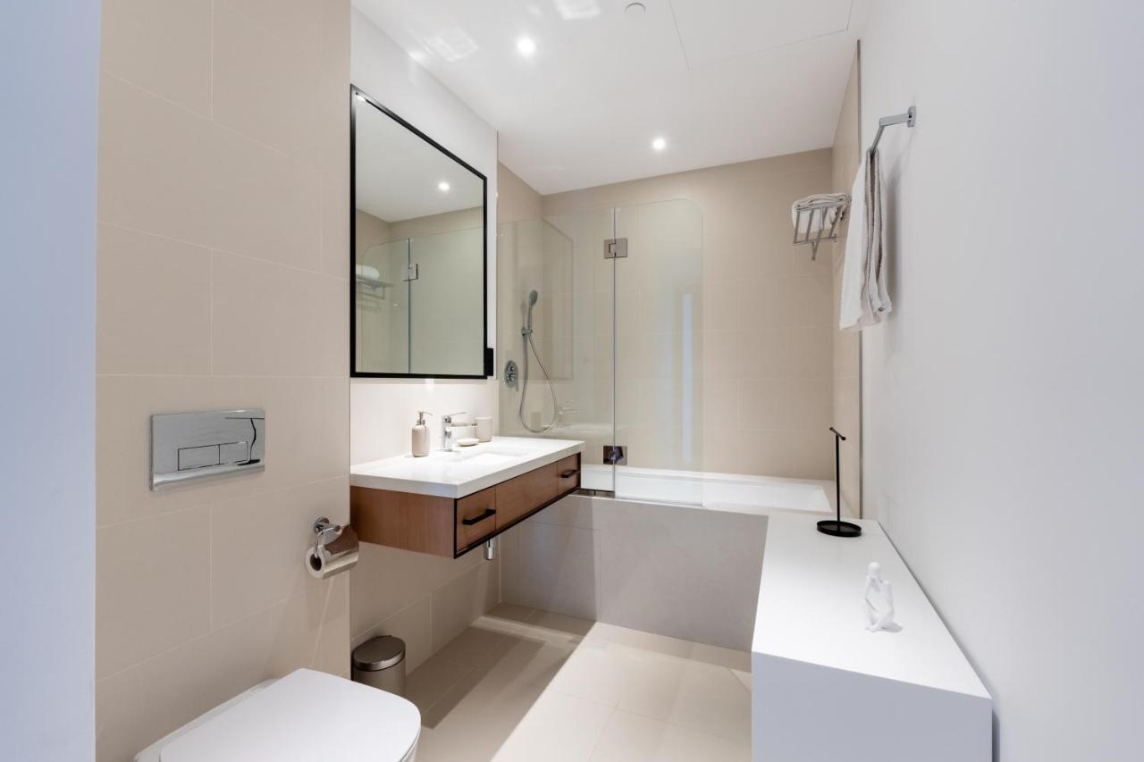 Luxe Nautical Style 2 Bd In Vida Yacht Club Apartment