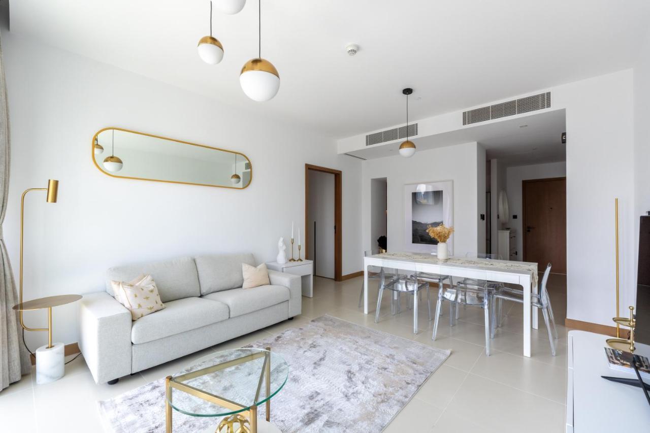 Luxe Nautical Style 2 Bd In Vida Yacht Club Apartment