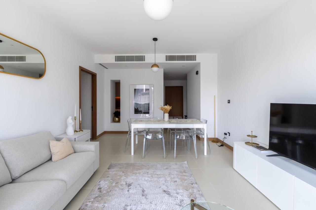 Apartment Luxe Nautical Style 2 Bd In Vida Yacht Club