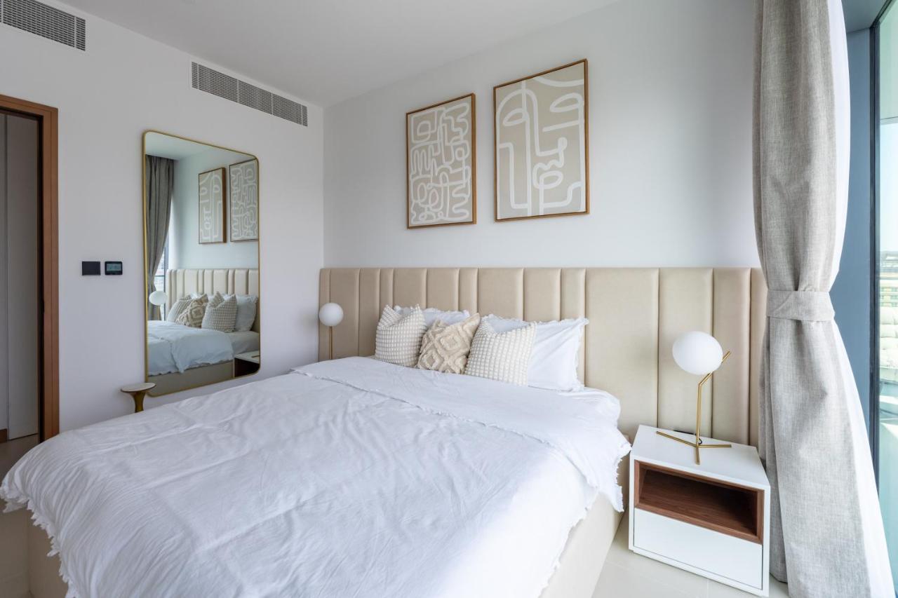 Luxe Nautical Style 2 Bd In Vida Yacht Club Dubai