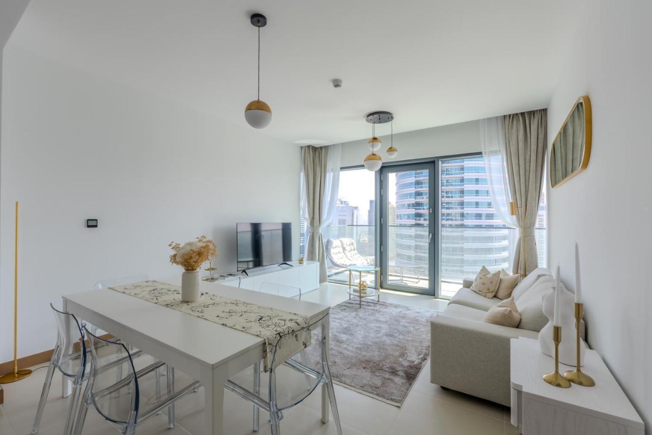 Apartment Luxe Nautical Style 2 Bd In Vida Yacht Club
