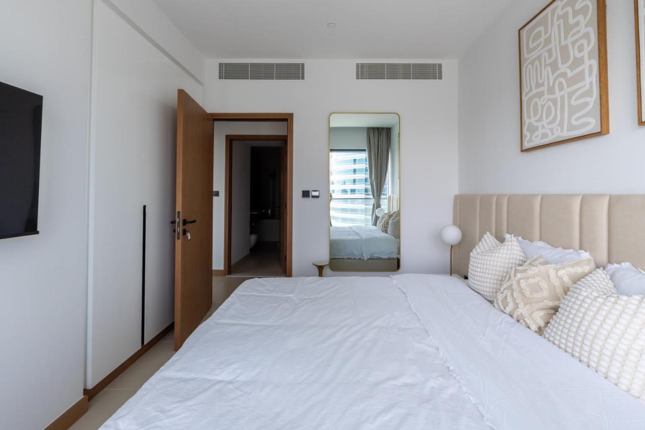 Luxe Nautical Style 2 Bd In Vida Yacht Club Dubai