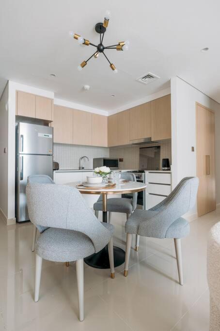 Luxury Creek Balcony & View * Dubai