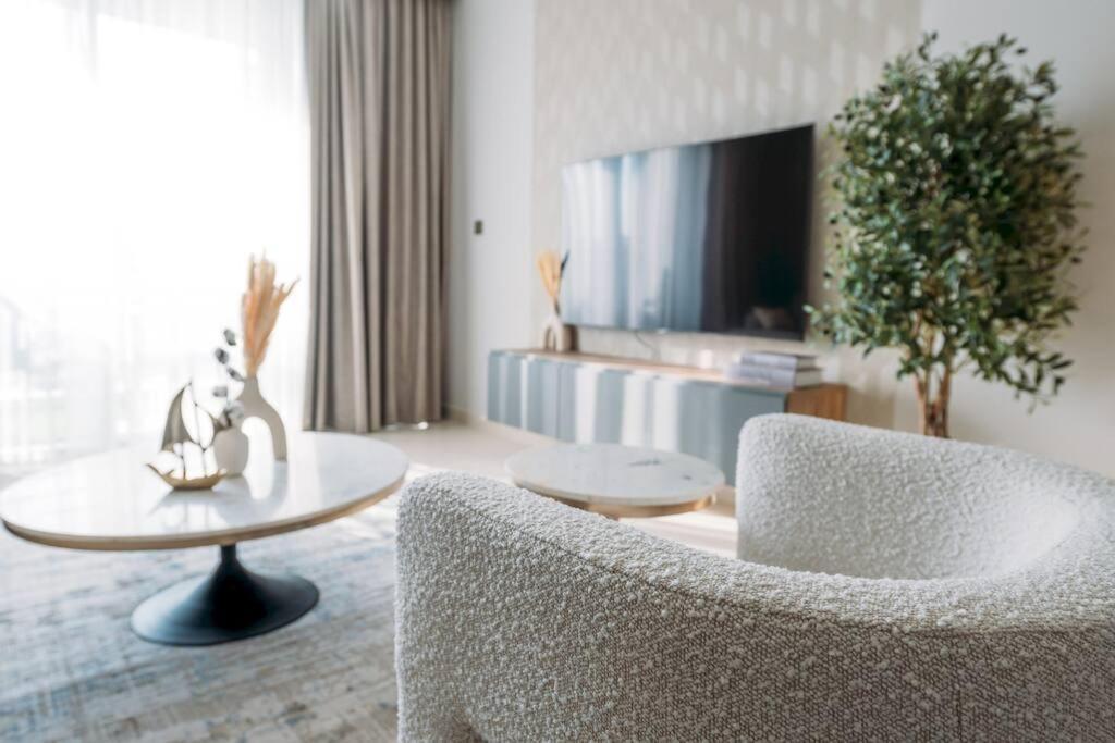 Luxury Creek Balcony & View Apartment Dubai