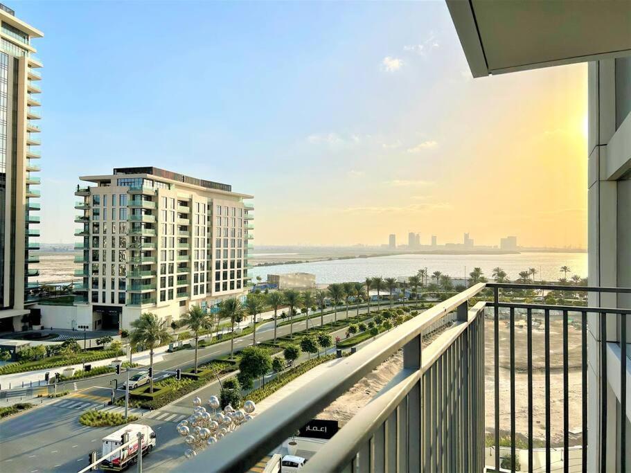 Apartment Luxury Creek Balcony & View Dubai