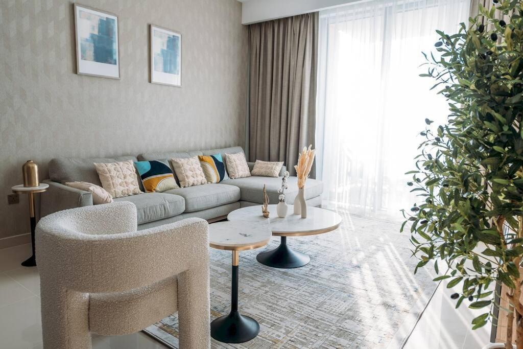 Luxury Creek Balcony & View * Dubai